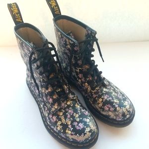 Doc Martens Air Wair Victorian Flower Combat Boots
